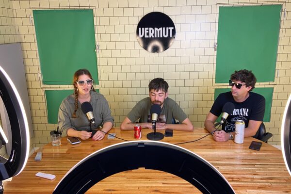 DE TANTI AL MUNDO: «VERMUT», EL STREAMING SERRANO QUE ANALIZA LA POLÍTICA «CON UN TRAGO EN LA MANO»